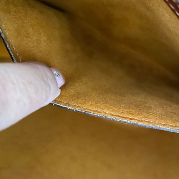 Authentic Louis Vuitton Epi shoulder bag - Picture 9 of 11